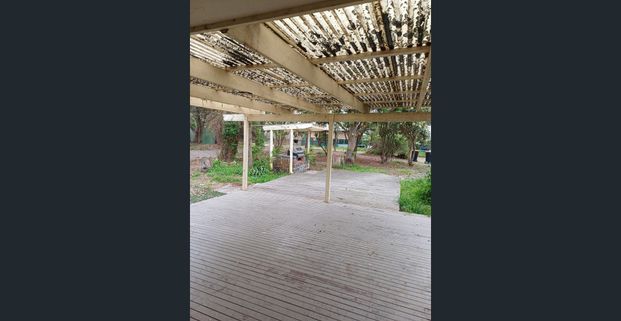 Lifestyle Property on 3 Acres – Ideal for Trades or Families! - Photo 1