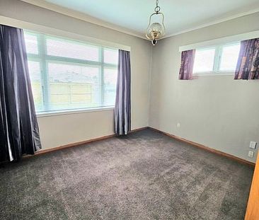 Charming 3BR Home in Palmerston Nth! - Photo 4