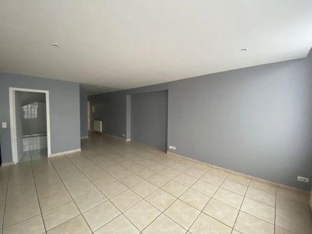 Location Appartement 4 pièces 80 m2 à Saint-Quentin - Photo 4