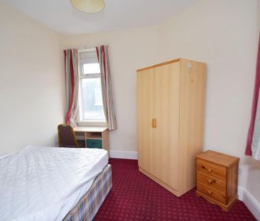 4 bedroom flat to rent - Photo 6