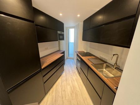 Location Appartement 4 pièces 72m² MARSEILLE 5ème - Photo 3