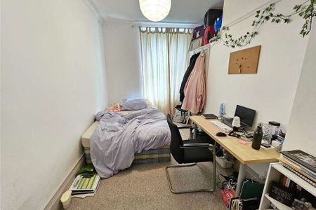 4 bedroom flat to rent - Photo 3