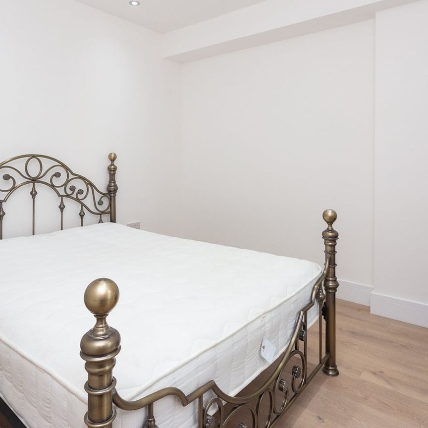 Studio Flat, Kings Road, HA2 - Photo 1