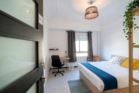 Calle Doctor Juan José Dominé, Valencia, Valencian Community 46011 - Photo 2