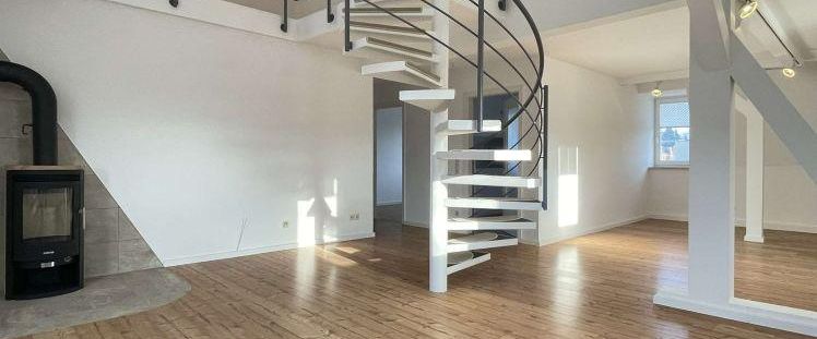 Modernisierte 3-Raum Dachgeschosswhg. mit Dachterrasse & Kamin - Foto 1