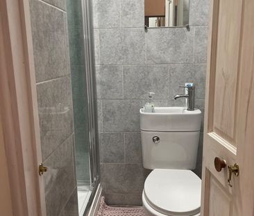 Room in a Shared House, Radstock Road, RG1 - Photo 6