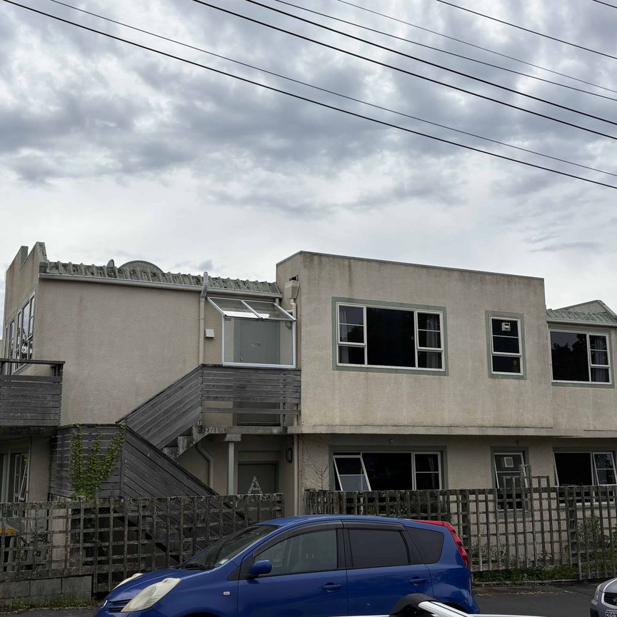 14D Gladstone Rd 3 Bedroom Apartment. - Photo 2