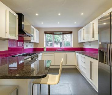 4 bedroom semi-detached house to rent - Photo 3