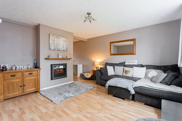 Ash Close, Crawley Down, RH10 - Photo 1