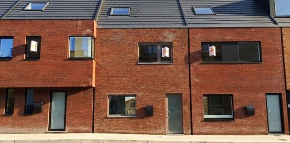 Huis te huur in Kortrijk voor € 1.280 met 4 slaapkamers - Photo 2