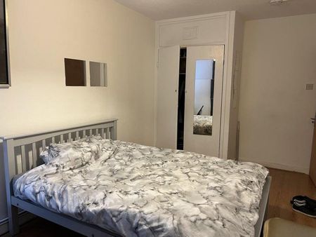 1 bedroom in a house share to rent - Photo 4