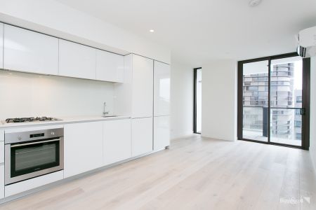 One Bedroom Apartment At The Back Of The Block With Rooftop Views - Photo 4