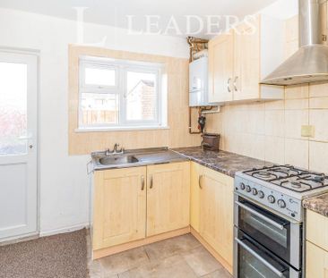 3 bedroom end of terrace house to rent - Photo 3