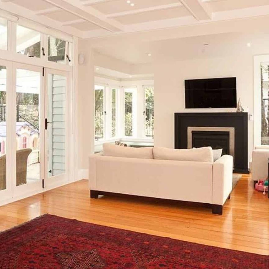 Immaculately presented Character Home Double Grammar Zone - Photo 1