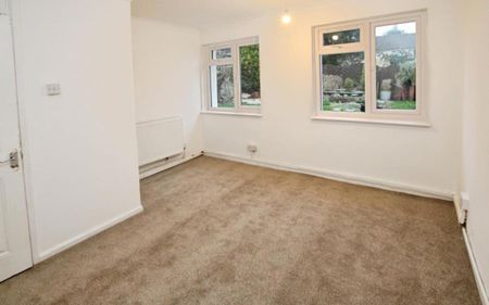 If you are looking for a two bedroom garden flat to rent in the Downend area, then this could be the property for you. Please contact us for more information… - Photo 2