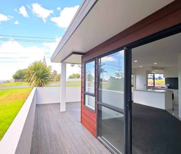 Modern Family Home in Central Location - Photo 4