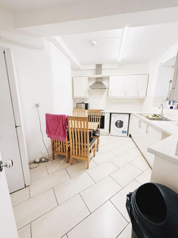 5 bedroom flat share to rent - Photo 4