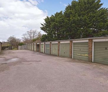 West Avenue, Worthing, BN11 - Photo 2