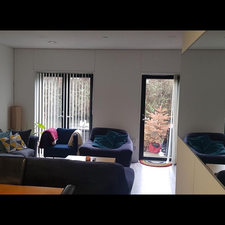 Room in a Shared House, South Loop Park, B16 - Photo 1