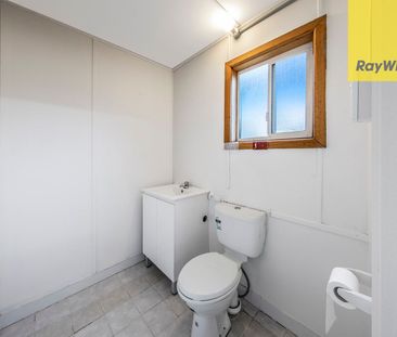 WARM AND COZY HOME OFFERED! READY TO MOVE IN! - Photo 3