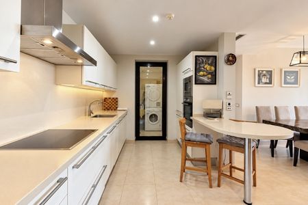 3 Bedroom Apartment For Rent in Marbella, Málaga - Photo 2