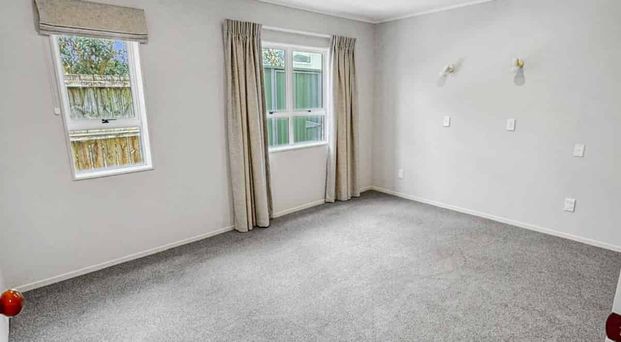 2 bedroom home in Hamilton! - Photo 1