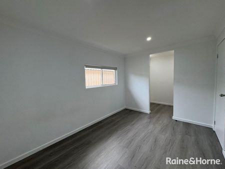 Charming Minto Family Home with Sparkling Swimming Pool - Photo 4