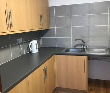 1 bedroom in a flat share to rent - Photo 4