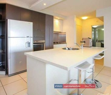 Heart of Teneriffe ! Furnished 1 Bedroom ! - Photo 2