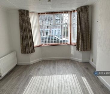 3 bedroom end of terrace house to rent - Photo 1