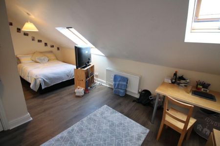 4 bedroom flat to rent - Photo 3