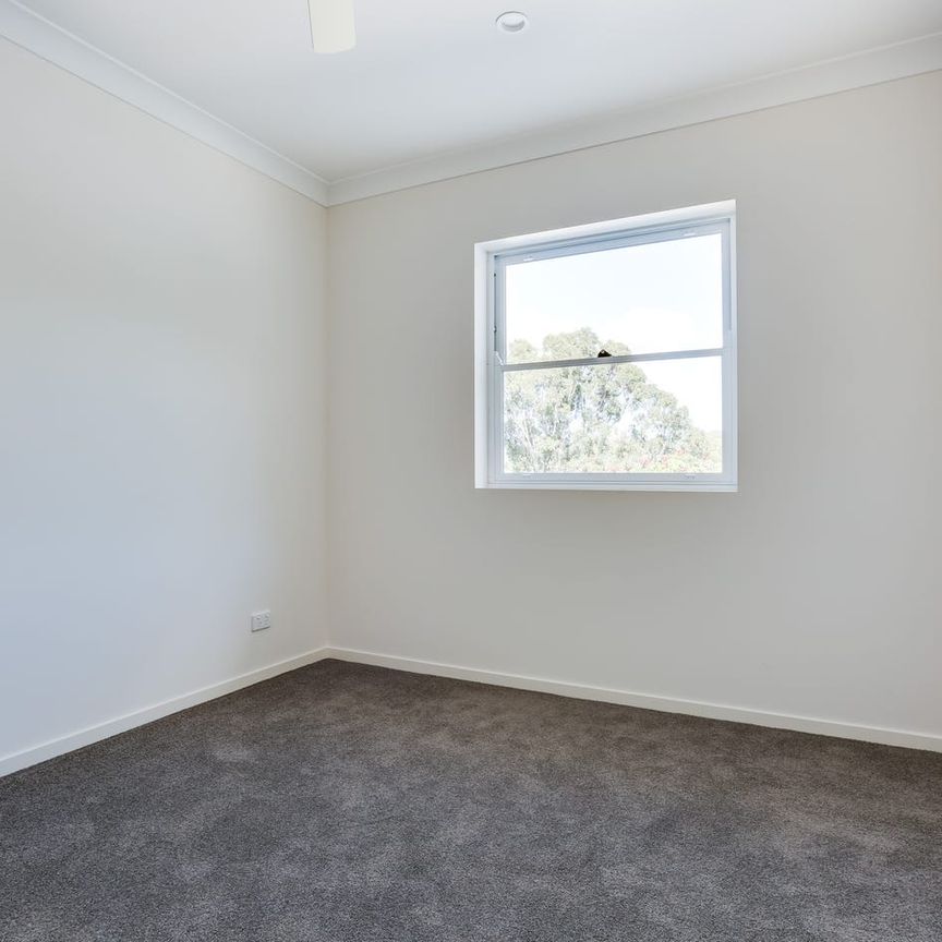 MODERN, STYLISH APARTMENT - Photo 1