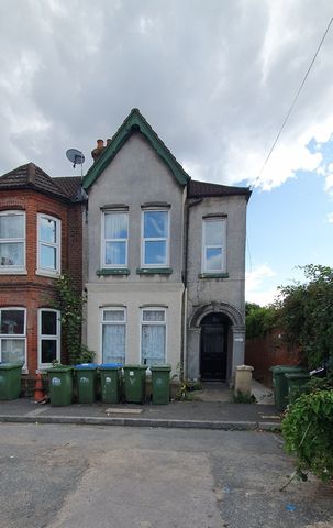 3 Bed Flat, Portswood, SO17 - Photo 4