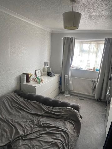 4 Bed Detached House, Tennyson Road, LU1 - Photo 3