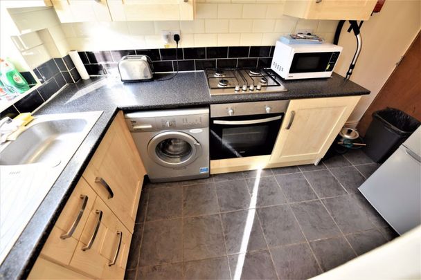 2 bedroom House in Hyde Park, Leeds - Photo 1