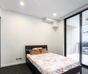 Sunbathed North Facing Apartment On 9th Floor. Lift Access - Photo 2