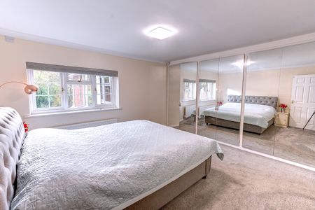 3 bed detached bungalow to rent in Twatling Road, Birmingham, B45 - Photo 2