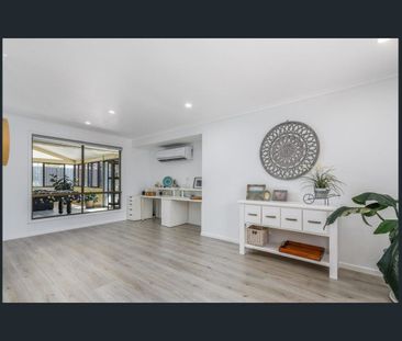 STUNNING ENTERTAINERS HOME WITH SPARKLING POOL and SOLAR - Photo 2