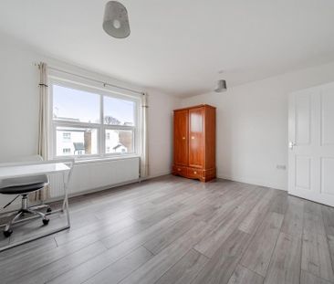 4 bedroom semi-detached house to rent - Photo 5