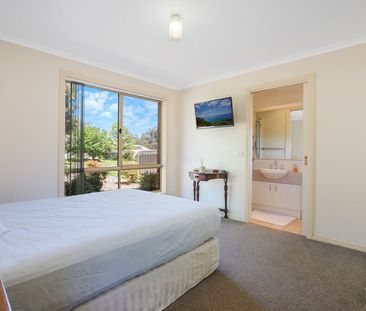 COMFORTABLE FAMILY HOME - Photo 4