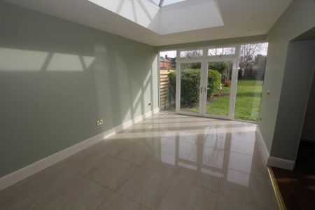 4 bedroom semi-detached house to rent - Photo 4