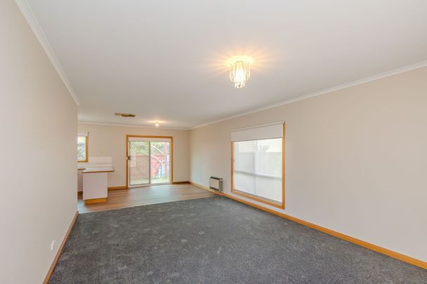 Charming 2 Bedroom Townhouse in a Convenient Location - Photo 1