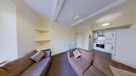 3 bedroom flat to rent - Photo 2