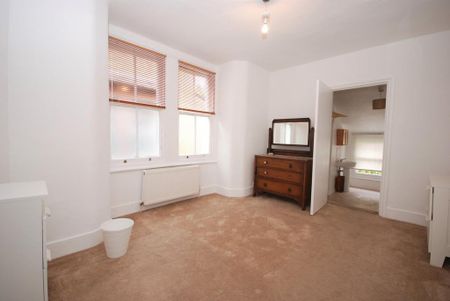 4 bedroom detached house to rent - Photo 3