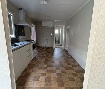 For Rent: Spacious 3-Bedroom Home in Sought-After - Photo 2