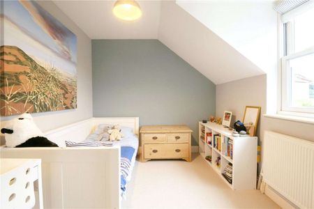 Attractive detached five bedroom period family house with delightful garden and outbuilding. - Photo 5