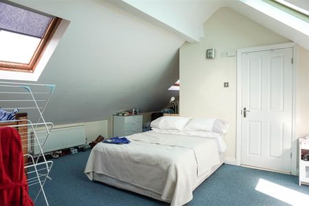 Leeds - Photo 5