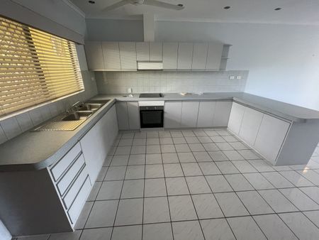 Spacious & Convenient Living - Photo 2