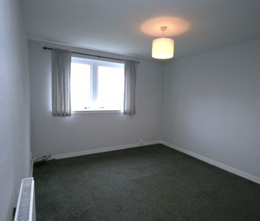 3 Bed Unfurnished Apartment, Balcurvie Road, Provanhall – Available... - Photo 2