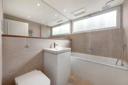 4 bedroom flat in 6 Melbury Road - Photo 5